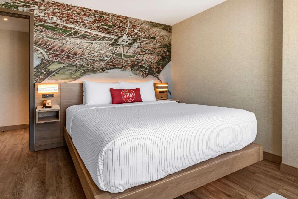 King Suite with Sofa Bed - Non-Smoking interior